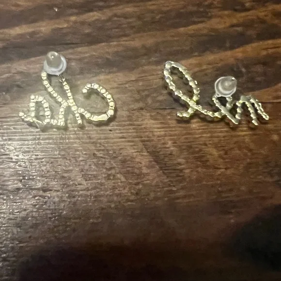 Cha nel Earrings - Picture 3 of 5